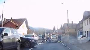 Vestul Sălbatic. Bătaie în trafic pe DN1, în mijlocul aglomerației de mașini de pe Valea Prahovei (VIDEO)