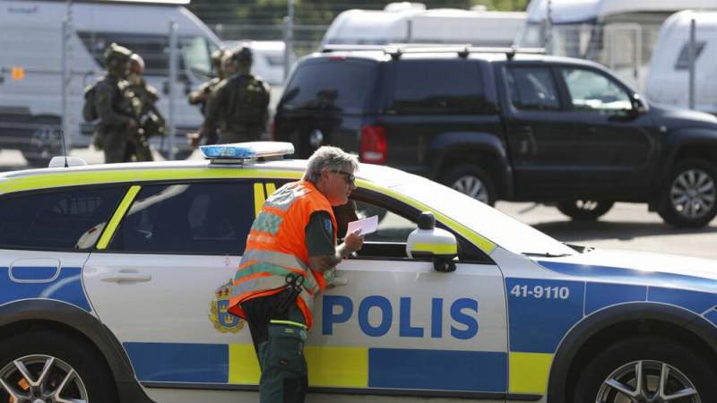 Doi deținuți dintr-o închisoare din Suedia au luat ostatici doi gardieni și au cerut un elicopter și 20 de pizza pentru eliberare
