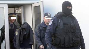 Percheziții și arestări, ieri, la Poliția de Frontieră din Rădăuți Prut (FOTO: MONITORUL DE BOTOȘANI).