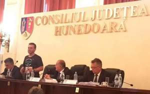 Autoritățile din Hunedoara, cu capu-n traistă: l-au făcut Cetățean de onoare pe Avram Iancu, dar au uitat să-l și invite la ceremonie