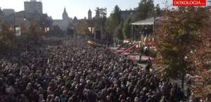 VIDEO LIVE. Zeci de mii de credincioși așteaptă să înceapă Slujba Liturgică de Hramul Sfintei Cuvioase Parascheva de la Catedrala Mitropolitană din Iași