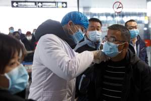 12 muncitori chinezi, izolați la domiciliu după ce s-au întors la fabrica din România