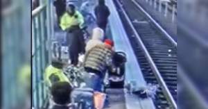 Incident șocant în SUA: Fetiță de trei ani, împinsă pe șinele de tren de o femeie fără adăpost (VIDEO)