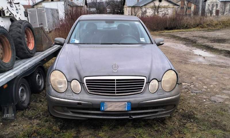 Mercedes furat din Italia, descoperit la Albița