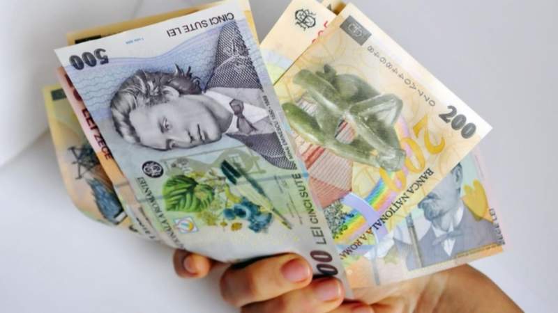 Studiu: Una din trei românce ar fi fericită cu un salariu net lunar de cel puţin 1.000 de euro