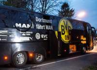Panică și groază în Germania: autocarul Borussiei Dortmund, vizat de trei explozii. Un jucător a fost rănit