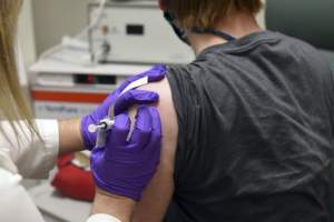Șase persoane decedate în timpul testării vaccinului Pfizer în SUA, potrivit raportului Agenției americane pentru Medicamente