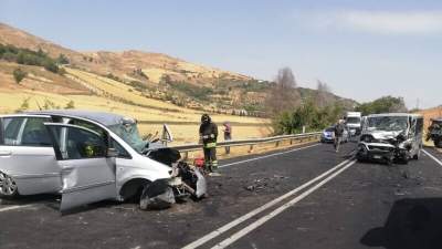 Microbuz cu muncitori români, accident grav în Sicilia: șoferița care a provocat coliziunea a murit pe loc