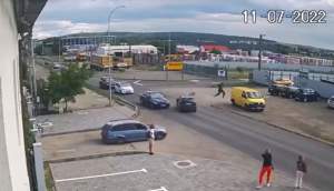 Accident grav în Târgu Mureș: un motociclist a intrat în plin într-o mașină (VIDEO)