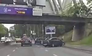 Cinci ani de închisoare pentru șoferul cu Touareg care în 2015 a lovit intenţionat o maşină, în zona fântânii Mioriţa din București (VIDEO)