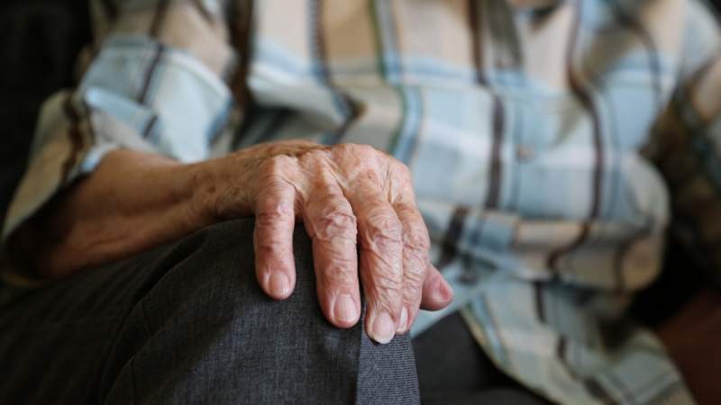 Italian de 78 de ani înșelat de un tânăr român: escrocul l-a „ușurat” pe bătrân de 60.000 de euro