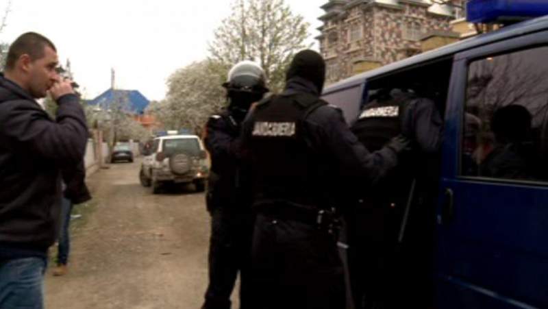 Percheziții în Ciurea, într-un dosar de înșelăciune: 11 persoane au fost reținute