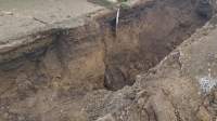Tragedie în Iași: un bărbat a murit și un altul a fost grav rănit, după ce au fost prinși sub un mal de pământ