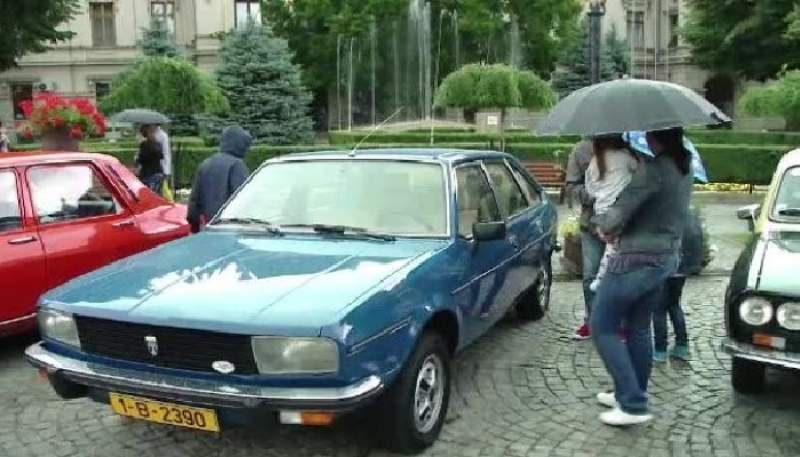 Dacia 2000 creată special pentru „vizitele de lucru” prin țară ale lui Ceaușescu, expusă la Iași
