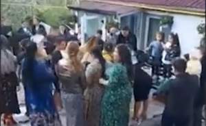 Petrecere de majorat, cu zeci de invitați, oprită de polițiștii suceveni (VIDEO)