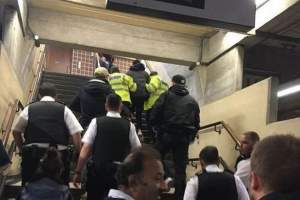 Atac cu armă albă albă la metroul din Londra: un bărbat a murit, iar alți doi sunt răniți