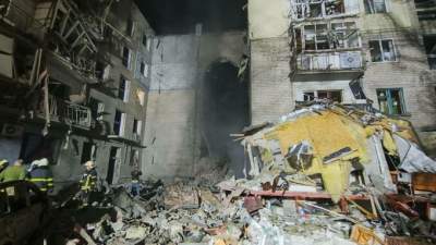 Cel puțin şase morţi într-un atac rus asupra unui imobil rezidenţial în Nikolaev