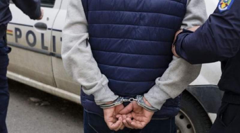 Adolescent de 17 ani, din Prahova, arestat pentru violarea unui tânăr de 20 de ani