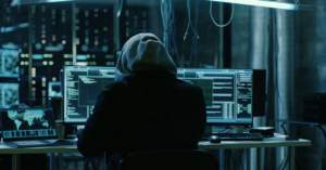 Doi hackeri din Dolj, acuzați că au vândut un program de criptare a virușilor informatici folosit la mii de atacuri cibernetice