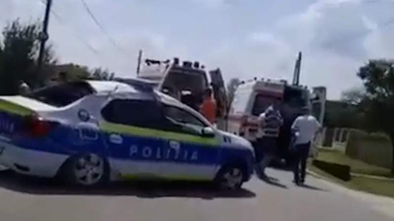 Doi polițiști, răniți într-un accident produs în Vâlcea (VIDEO)