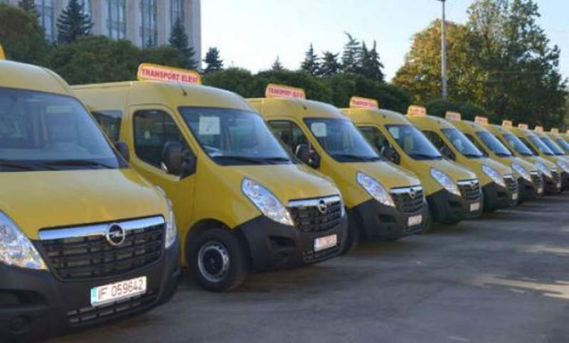 Guvernul român donează 96 de microbuze școlare elevilor din Republica Moldova