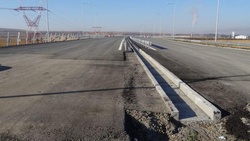 Autostrada Iași-Târgu Mureș stă în vârful pixului lui Iohannis. Primarii și politicenii îi cer sprijinul. Doi sunt de la PSD.
