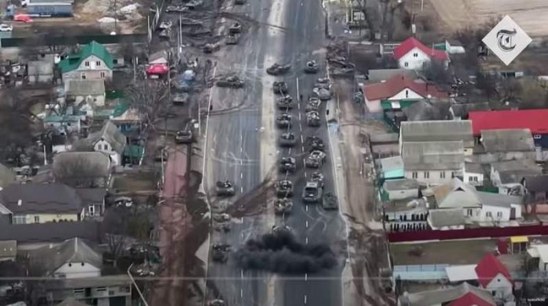 Coloană de tancuri rusești, distrusă în apropiere de Kiev: „Comandantul regimentului de invadatori a fost lichidat!” (VIDEO)