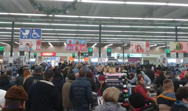 Aprovizionați-vă din timp! Programul supermarketurilor din Iași