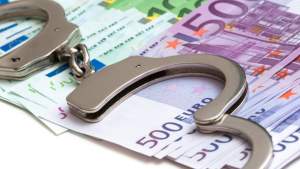 Directoarea adjunctă a unei bănci din Brăila, căutată în toată țara după ce a delapidat aproape 100.000 de euro