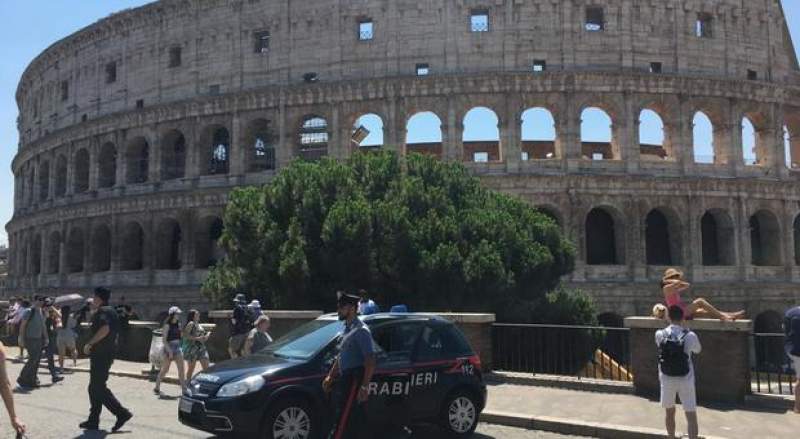 Trupul unui bărbat a fost găsit într-o geantă, în apropiere de Colosseumul din Roma