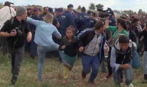 Închisoare cu suspendare pentru jurnalista maghiară filmată în timp ce lovea migranții cu picioarele. Va contesta sentința (VIDEO)