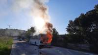 Intervenție de urgență a pompierilor: autobuz în flăcări, în Sibiu (VIDEO)