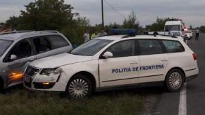Traficanți de migranți opriți cu focuri de armă, la frontiera cu Serbia. Un polițist și doi refugiați, răniți