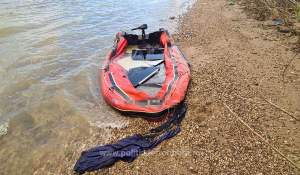 13 migranți care încercau să traverseze Dunărea cu o barcă pneumatică, salvați de la înec de polițiștii de frontieră