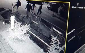 Stradă din Focșani, vandalizată de cinci tineri: în câteva minute au făcut totul praf (VIDEO)