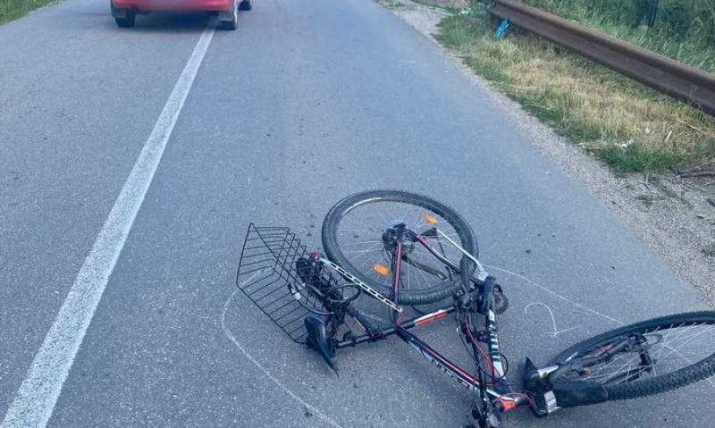 Minor pe bicicletă lovit mortal de un autoturism, la intersecția a două drumuri județene din Cluj