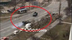 Confruntare între două blindate pe o stradă din Kiev (VIDEO)
