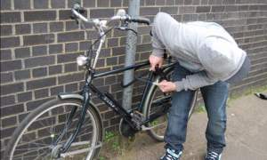 Hoț de biciclete prins după 3 săptămâni de căutări: a fost arestat preventiv