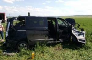 Familie spulberată de un TIR, în Bacău: oamenii se întorceau de la o nuntă și au oprit pe DN 2 cu mașina pe avarie
