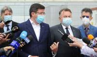 Bătălie politică pe spitalul modular de la Lețcani: miniștrii Alexe și Tătaru, ținuți la poartă de constructor după ce au vrut să vadă stadiul lucrărilor