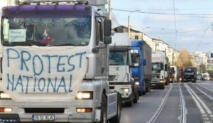 O parte dintre transportatori continuă acțiunile de protest. Operatorii din Iași au suspendat protestul