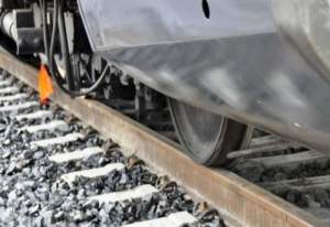 Femeie lovită de tren în zona unui pasaj de cale ferată din Brașov: a fost transportată cu multiple traumatisme la spital