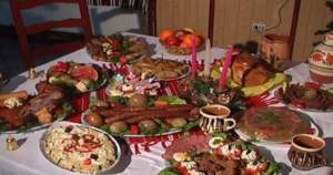 STUDIU: Românii alocă mai mult de jumătate din bugetul pentru sărbători pe mâncare