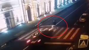 Momentul în care un șofer de 19 ani lovește mortal, pe trecerea de pietoni, un bărbat de 70 de ani (VIDEO)