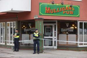 Atac armat într-un bar din Suedia. Două persoane au fost ucise, iar alte două rănite