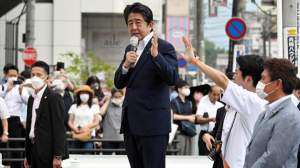 Momentul în care este împușcat fostul premier al Japoniei (VIDEO)
