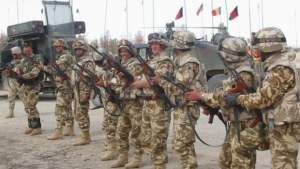 Militarii români din Irak au fost relocați