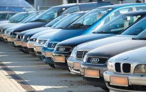 Percheziții  într-un dosar de înșelăciune: mai multe persoane și-au cumpărat mașini în rate cu adeverințe de venit falsificate
