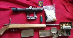 Percheziții în Ialomița la persoane bănuite că au vândut ilegal arme letale, muniție și dispozitive explozive