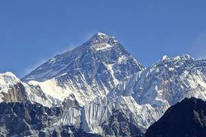 Tragedie pe Everest! Un alpinist american și-a pierdut viața, iar altul este dat dispărut